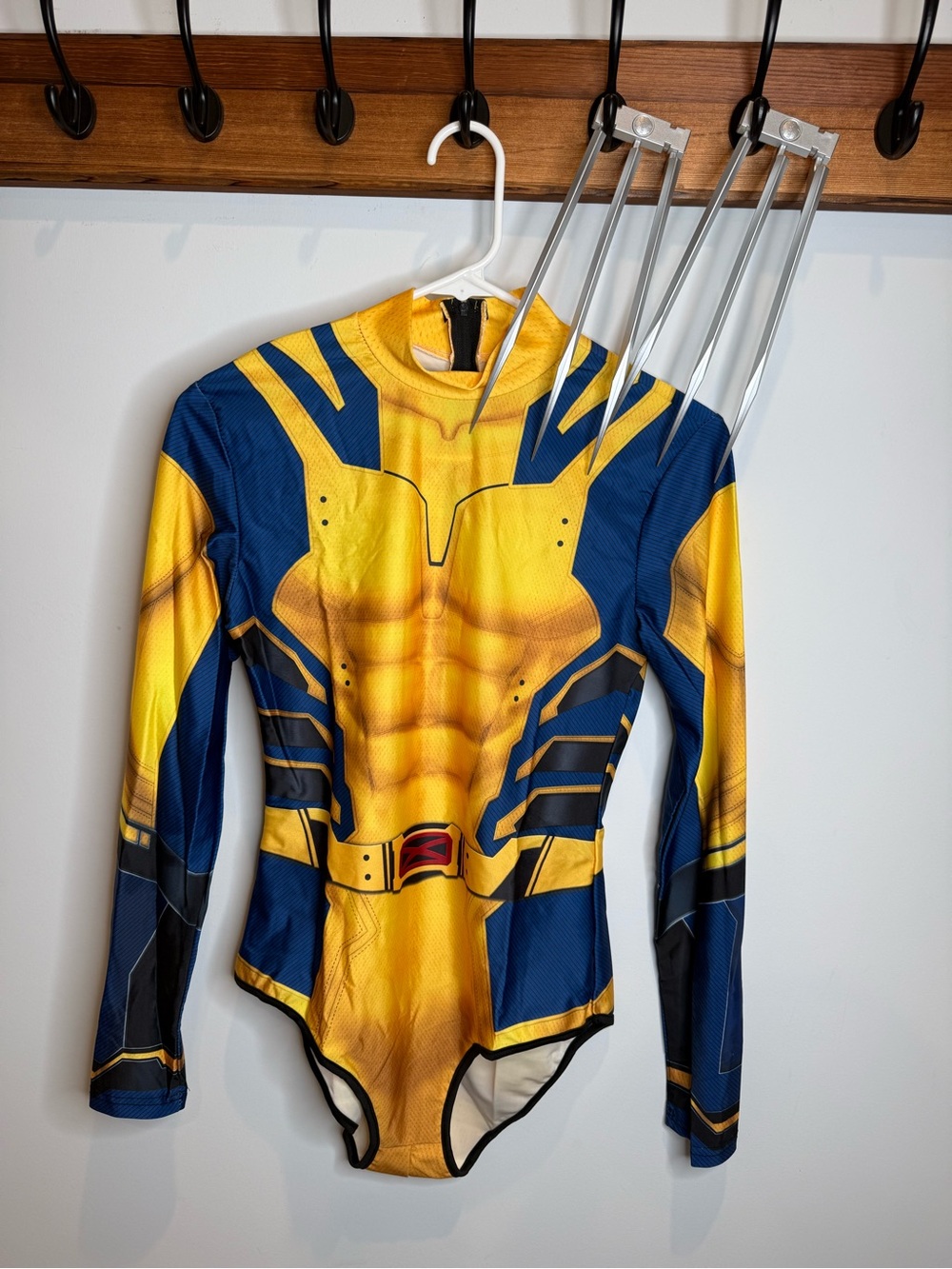Women’s X-Men Wolverine Costume with Claws: S/M